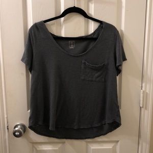 Grey tee with frocket